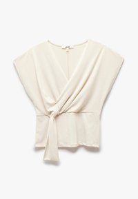 Top color crema con design avvolgente, maniche corte e dettaglio in vita annodato. Realizzato in tessuto morbido, presenta una scollatura a V e una texture liscia.