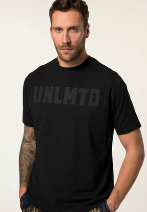 Zwarte katoen t-shirt met een grote matte zwarte "UNLMTD" graphic op de voorkant. Korte mouwen en een ronde halsontwerp.