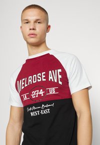 274 MELROSE TEE - T-shirt estampada - red