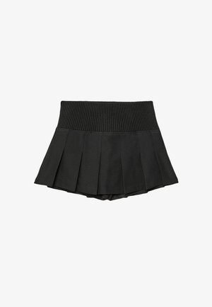 Shorts plissés noirs avec une taille côtelée. Fabriqués en tissu lisse, avec un design évasé et une texture structurée.