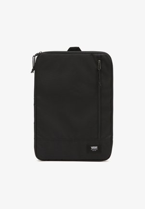 Czarna prostokątna torba na laptopa z pionową kieszenią na zamek i naszywką z logo Vans na przodzie, wykonana z teksturowanej tkaniny z górnym uchwytem.