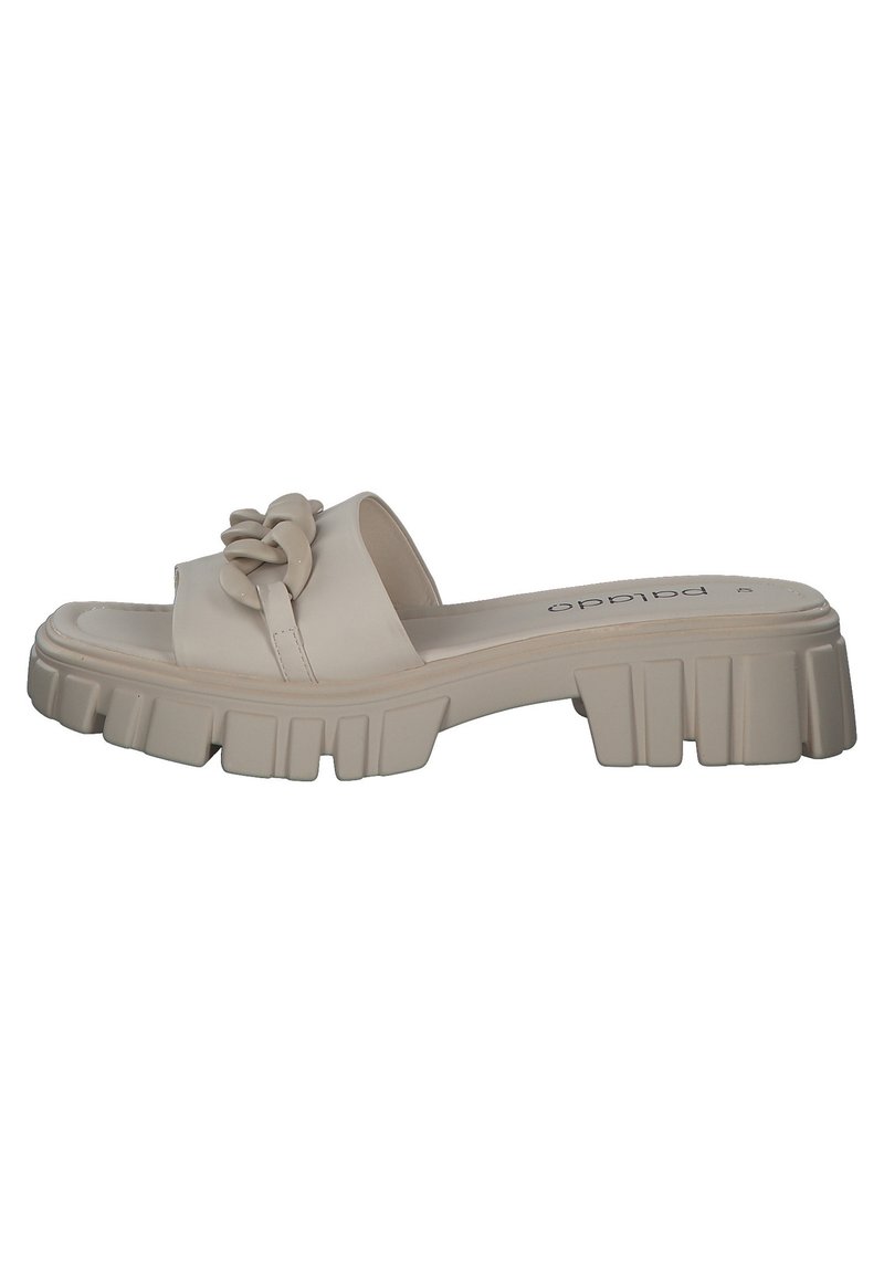 Infradito beige realizzati in materiale liscio, con un accento floreale sulla cinghia e una suola spessa e testurizzata con motivi di battistrada pronunciati.