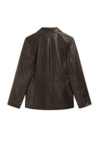 Giacca in pelle nera con una texture liscia, vestibilità oversize, colletto a punte e dettagli di cucitura visibili. Vista posteriore senza elementi metallici.