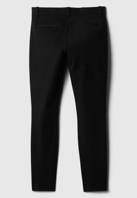 Fekete, karcsúsított szabású nadrág sima anyagból, övbújtatókkal és két hátsó zsebbel. Tiszta dizájn, minták nélkül.