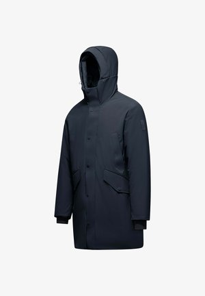 Parka impermeabile blu navy con colletto alto, cappuccio regolabile, due profonde tasche frontali e polsini a costine. Texture liscia e design minimalista.