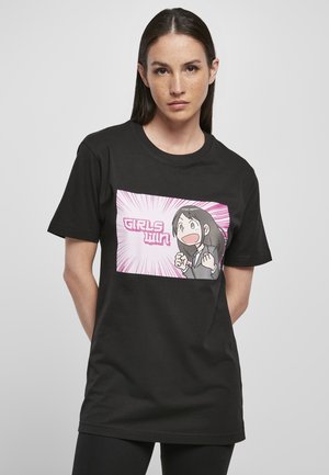 Schwarzes Baumwoll-T-Shirt mit kurzen Ärmeln, das ein Frontmotiv eines Cartoon-Charakters zeigt, den Text "GIRLS WIN" und ein leuchtendes pinkes Burst-Design.