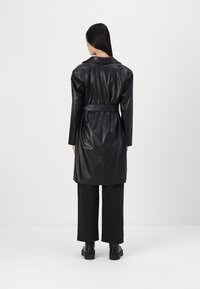 ONLY ONLBINA WRAP COAT - Giacca in similpelle - black