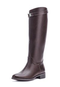 Bottes en cuir marron jusqu'au genou avec un léger bout pointu, un haut arrondi et un détail de sangle à boucle en argent au niveau du mollet. Talon bas.