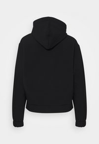 Vue arrière d'un sweat à capuche noir avec manches longues, poignets élastiques et capuche sur fond blanc.