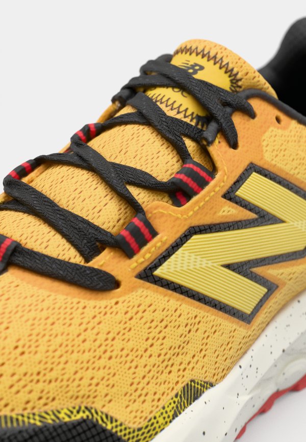 FRESH FOAM X GAROÉ V2 - Road running shoes - marmalade4