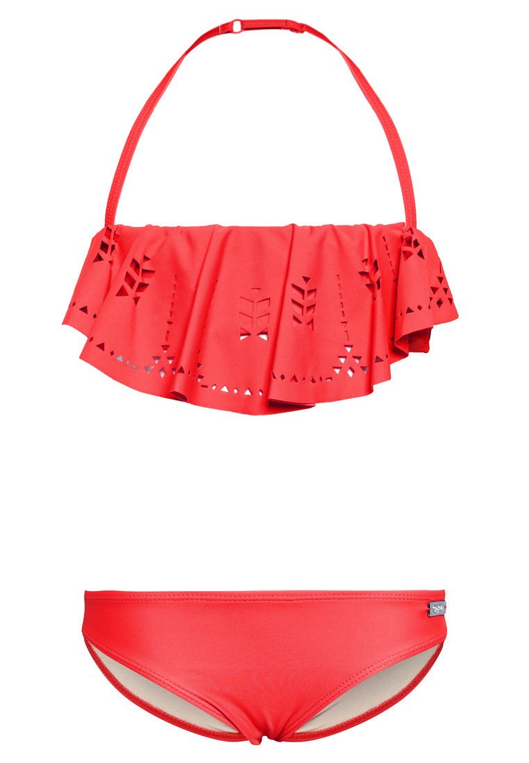 Biquíni vermelho de duas peças com um top franzido com padrões recortados e um fundo simples a condizer. Feito de um tecido de banho liso.