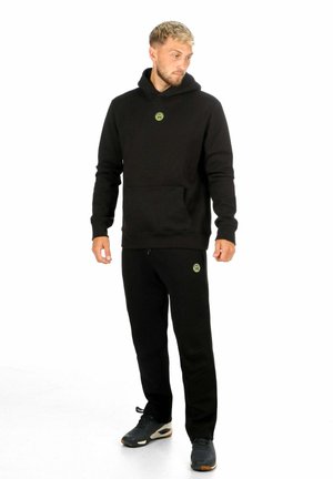 BIDI BADU, TRAININGSHOSE NIGHT FLASH SWEATPANT M - Pantaloni sportivi - black