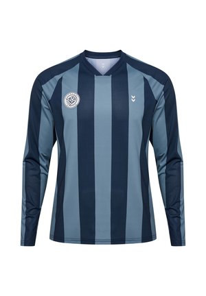 Koszulka sportowa z długim rękawem z pionowymi granatowymi i jasnoniebieskimi pasami, okrągłym dekoltem i okrągłym logo z piłką nożną na piersi.