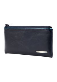 Portafoglio in pelle blu navy con texture liscia, chiusura con zip, interno blu chiaro a contrasto e placchetta con logo in argento.