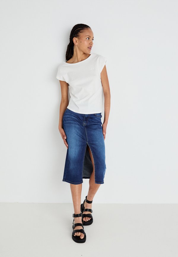 ALICE - Basic T-shirt3