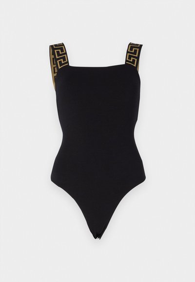 Fato de banho preto de uma só peça com decote quadrado, alças largas com padrão geométrico dourado e aberturas de perna bem altas.