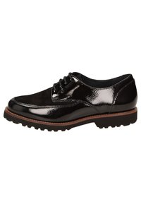 Černé lakované kožené společenské boty s kulatou špičkou, šněrovacím designem, texturovanými detaily a robustní gumovou podrážkou. Hnědý lem na spodní části.