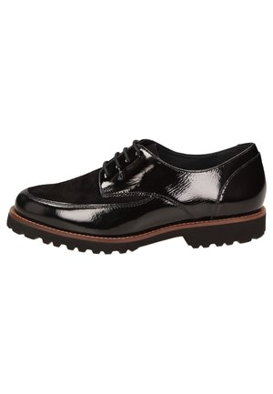 Musta lakattu nahkakengät pyöreällä varpaalla, nauhakiinnitys, tekstuuriset yksityiskohdat ja kestävä kumipohja. Ruskea reunus kannassa.