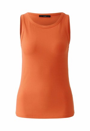 Rippiger oranger Tanktop mit rundem Ausschnitt und breiten Schulterträgern. Der Stoff ist glatt und enganliegend, mit einem nahtlosen Saum.