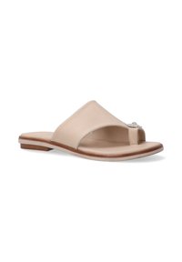 Beige Leder-Sandalen mit breitem Obermaterial, offenem Zehenbereich und dekorativem Metallic-Akzent. Flache, glatte Sohle mit Holzoptik.
