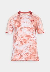 Camisola atlética de mangas curtas em vermelho e branco com padrão abstrato, gola em V e painéis contrastantes em rosa nos ombros. Logótipo no peito.