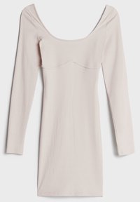 Blassrosa geripptes Strick-Minikleid mit langen Ärmeln, weitem Rundhalsausschnitt und figurbetonter Silhouette.