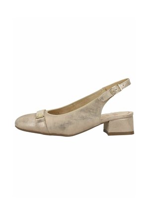 Chaussure slingback en cuir beige avec petit talon carré et détail boucle dorée sur l'orteil arrondi.