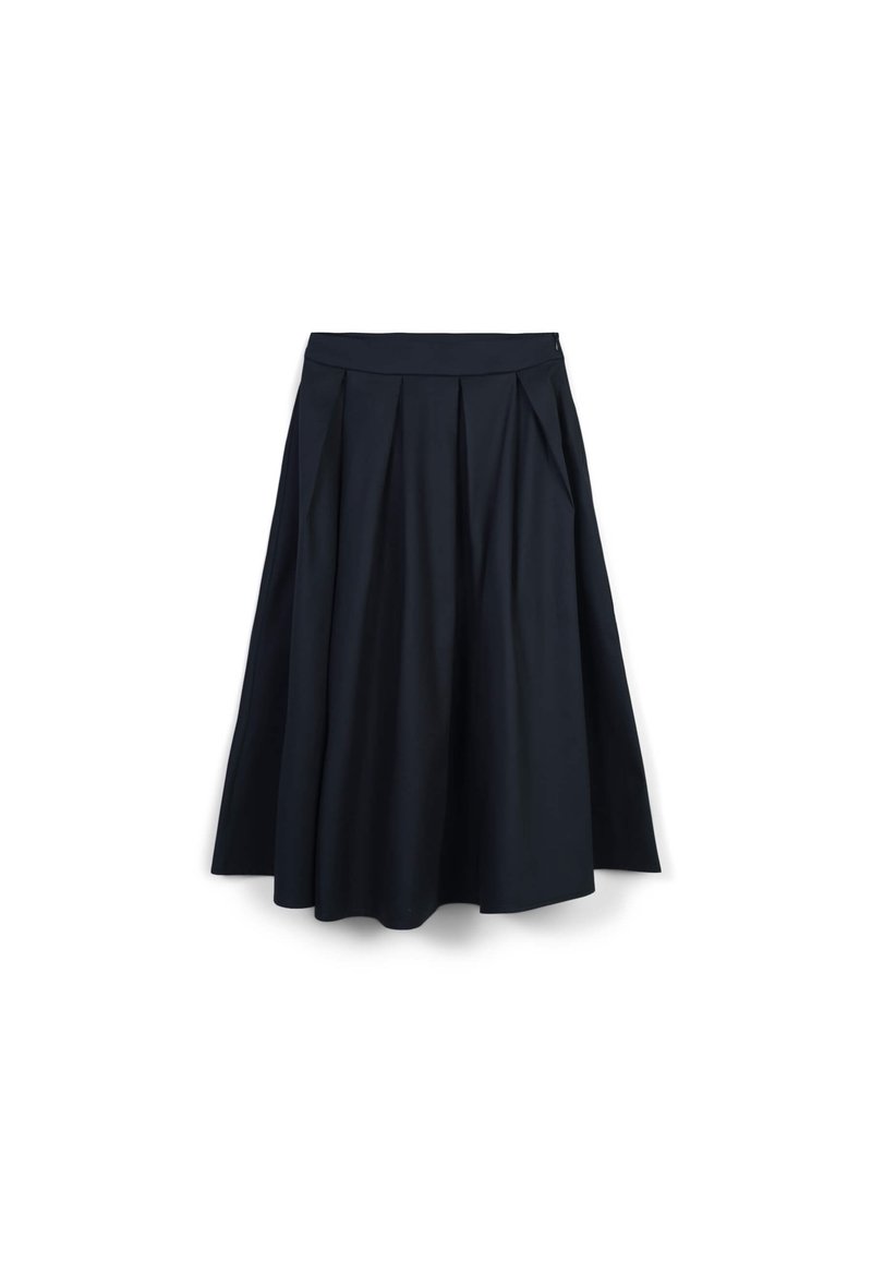 Gonna plissè blu navy realizzata in tessuto morbido, con vita aderente e orlo fluente, offrendo una silhouette strutturata ma al tempo stesso rilassata.
