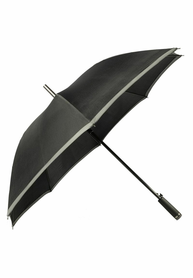 Crni kišobran s elegantnim zakrivljenim dizajnom, s metalnim rubom, crnom drškom i čvrstim metalnim okvirom. Glatka tekstura bez uzoraka.