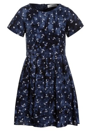 Marineblaues Kleid mit kurzen Ärmeln, rundem Ausschnitt, plissiertem Rock und weißen Anker- und Sternmustern auf strukturiertem Stoff. Reißverschluss auf der Rückseite.