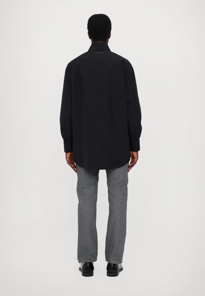 MM6 Maison Margiela c GORE LONG-SLEEVED  - Kratek plašč - deep black