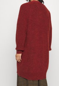 Selected Femme Petite Strickjacke - red