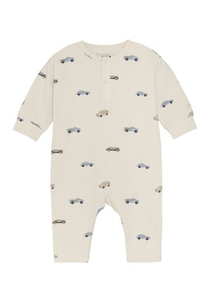Cremfarbener Baby-Overall mit langen Ärmeln, ausgestattet mit einer Knopfleiste und einem wiederholten Muster kleiner, illustrierter Autos in verschiedenen Farben.