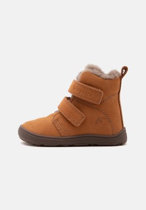 Bisgaard, BAREFOOT EMIL UNISEX - Класически боти до глезена - camel