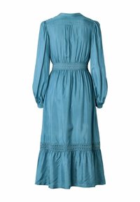 Teal midi-klänning med långa puffärmar, smockad midja och broderade detaljer vid bodice och fåll. Tillverkad av ett lätt och mjukt material.