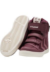 Sneakers per bambini alti di colore bordeaux scuro, con pannelli testurizzati, fasce in Velcro e una suola in gomma bianca con motivo. Logo del brand sul lato.