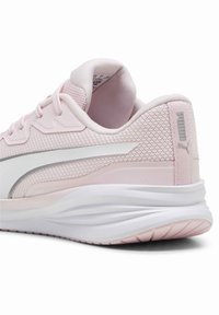 Puma NIGHT V3 - Hardloopschoenen voor op de weg - whisp of pink white
