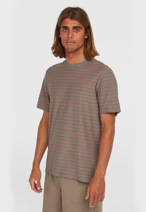 Gray short-sleeve t-shirt with orange horizontal stripes, featuring a round neck and a small logo on the chest, textured cotton material.