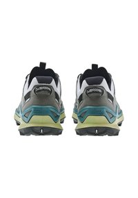 Scarpe da trekking Lowa di colore grigio, con tomaia in rete, accenti neri e suole in turchese e giallo. Presentano un tab di estrazione e un battistrada robusto per una buona aderenza.