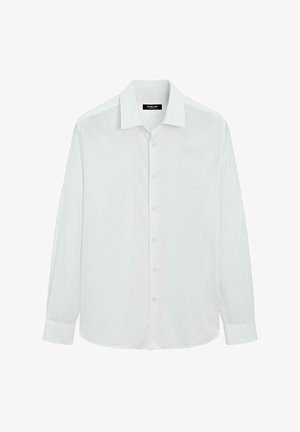 Biała, przestronna koszula z długim rękawem, wykonana z gładkiego materiału, z klasycznym kołnierzykiem, kieszenią na klatce piersiowej i dopasowanym dołem.