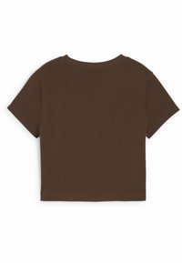 Brun bomulds T-shirt med korte ærmer, rund halsudskæring, flade sømme og en cropped pasform. Ingen synlige mønstre eller accenter.