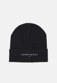 Czarna dzianinowa czapka z wywiniętym brzegiem. Posiada haftowane logo „TOMMYJEANS” w białym kolorze, z małym detalem w czerwonym i niebieskim.