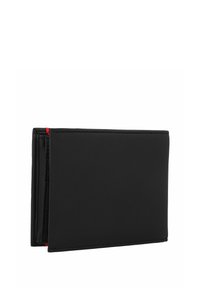 Portafoglio in pelle nera con design slim. Presenta cuciture di accento rosse, interni a contrasto e più slot per carte. Aspetto minimalista.