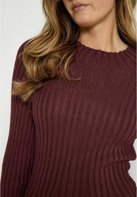 PEPPERCORN ANNA OVER KNEE - Pārliekama kleita - tawny port