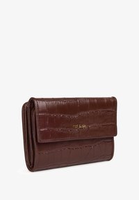 Seleccionado, dark brown