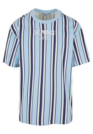 Kortärmad t-shirt i bomull med vertikala blå och vita ränder. På framsidan finns 'KAN'-logotypen i vit brodyr. Rund halsringning.