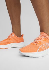 Puma FOREVER NITRO - Utcai futócipők - neon citrus silver mist