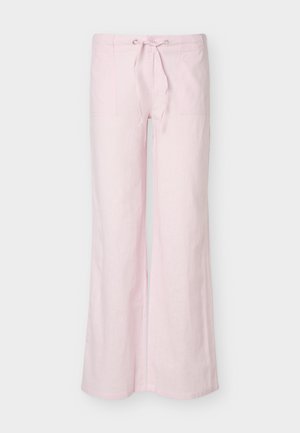 Heledasti roosad laiad püksid esipadjakujuliste taskute ja nöörvööga, tavalisel taustal.