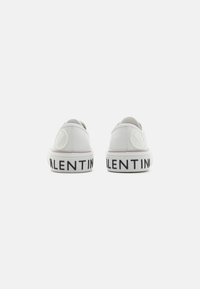 Valentino ARON - Sportcipő - white