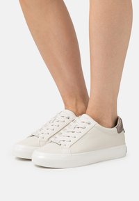 Calvin Klein VULC LACE UP  - Sneakers basse - dark ecru